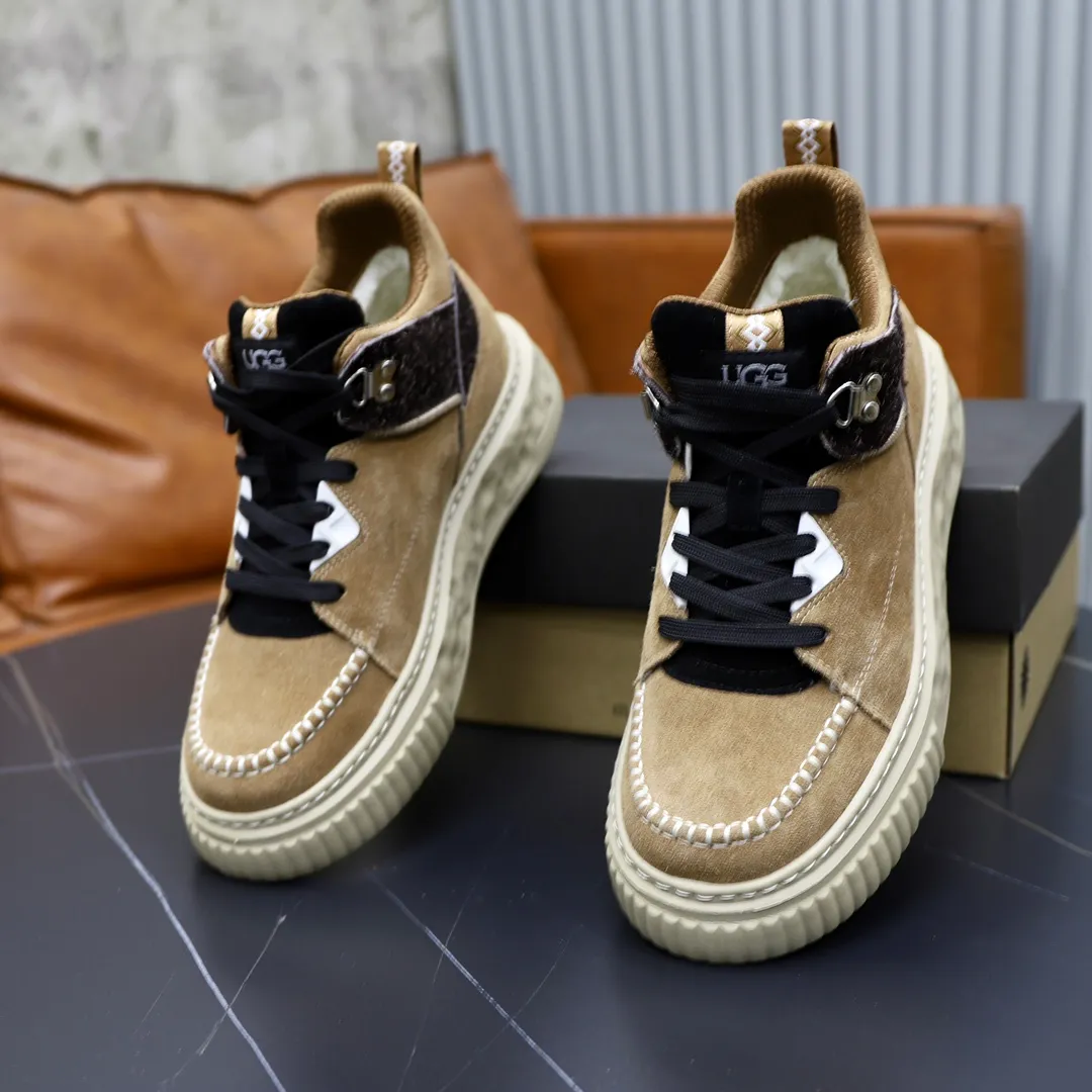Ex-factory price: 620💰Thick wool imported from Australia Brand: UGG genuine purchase Size: 39-44 Grade: Official website 1:1 Material: First layer of genuine leather waterproof and antifreeze upper Real wool lining Original non-slip soft wear-resistant outsole Style category: Men's casual shoes Trendy style Comfortable on the feet Color: Official website color synchronization